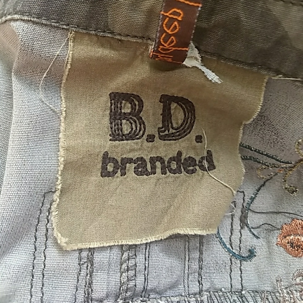 Camo jacket with embroidery back - Picture 3 of 4